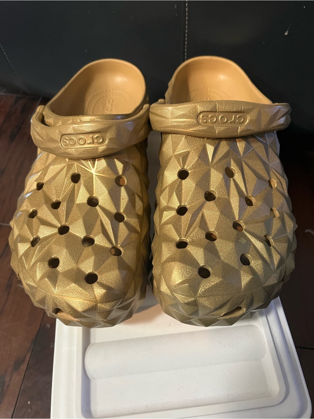 CROCS Women’s Textured Metallic Gold Clog